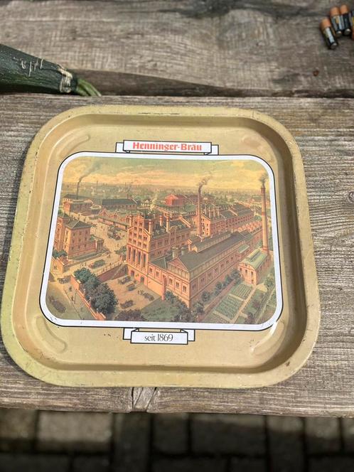 Dienblad metaal brier Henninger Brau duitsland vintage €5, Huis en Inrichting, Woonaccessoires | Dienbladen, Gebruikt, Metaal