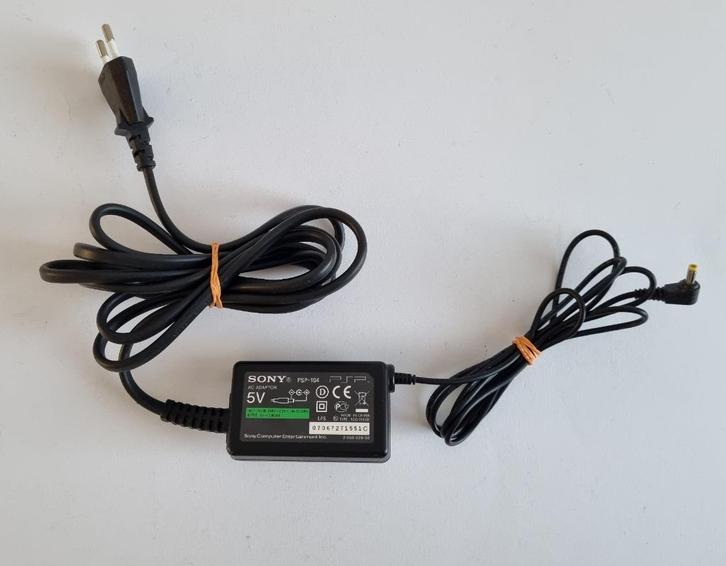 Originele Sony PSP-104 AC Adaptor Oplader, Spelcomputers en Games, Spelcomputers | Sony PlayStation Portables | Accessoires, Gebruikt