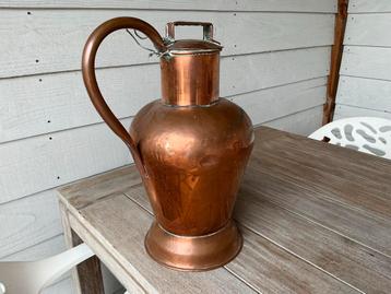 Antieke Koperen Kan met Deksel beschikbaar voor biedingen