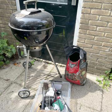 Kogelbarbecue met accessoires – compleet pakket beschikbaar voor biedingen
