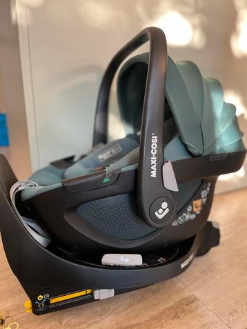Maxi-Cosi FamilyFix 360 + Pebble beschikbaar voor biedingen