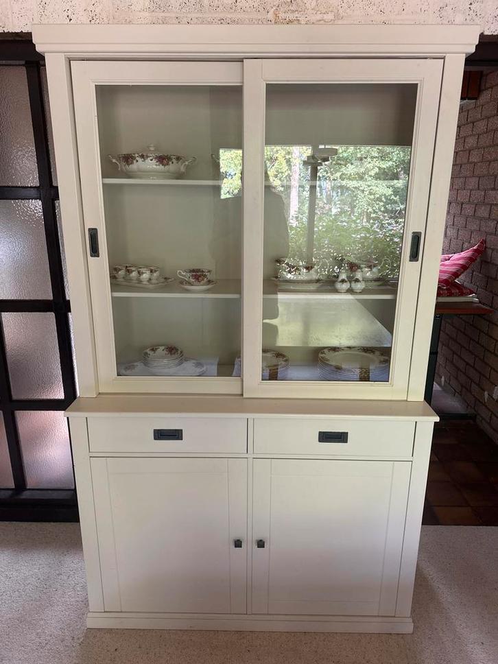 Witte buffetkast met glazen schuifdeuren, Huis en Inrichting, Kasten | Buffetkasten, Ophalen
