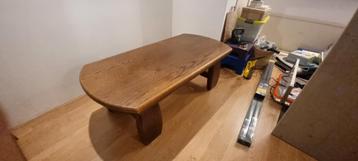 Houten Tafel - Robuust en Sfeervol beschikbaar voor biedingen