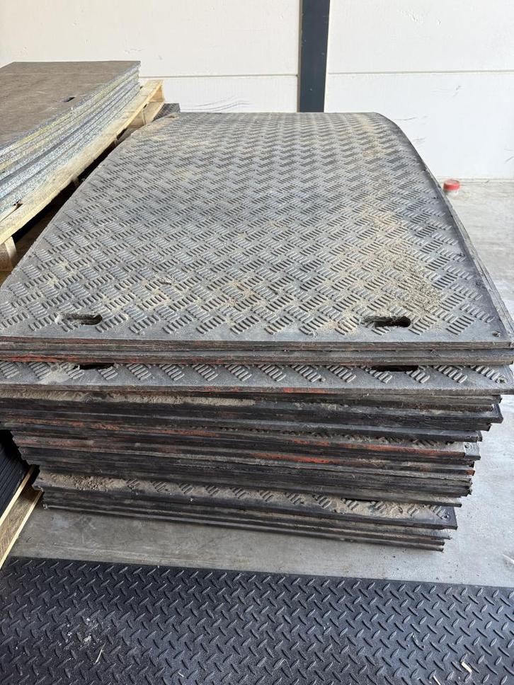 Kunststof rijplaten 2400x1200x20mm 8 stuks, Doe-het-zelf en Verbouw, Platen en Panelen, Gebruikt, Overige materialen, 20 tot 50 mm