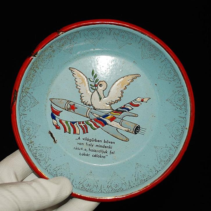 Emaillen bord Space Ruimte Raket met Vredesduif Warschaupact, Antiek en Kunst, Curiosa en Brocante, Ophalen of Verzenden