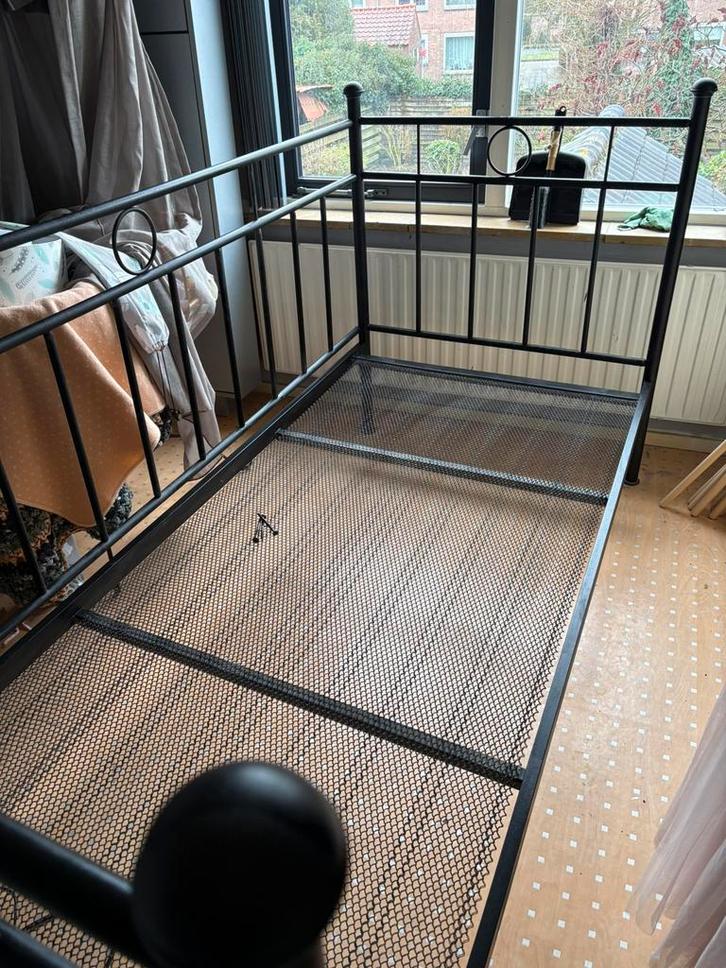 Zwart Smeedijzeren bed 90/190/200, Antiek en Kunst, Antiek | Meubels | Bedden, Ophalen