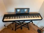Yamaha elektrische piano met standaard en pedaal, Muziek en Instrumenten, Piano's, Ophalen, Zwart, Digitaal, Zo goed als nieuw