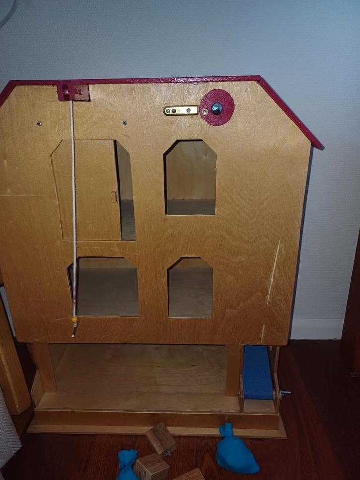 Houten Speelgoed Huis met Heftruck, Antiek en Kunst, Antiek | Speelgoed, Ophalen