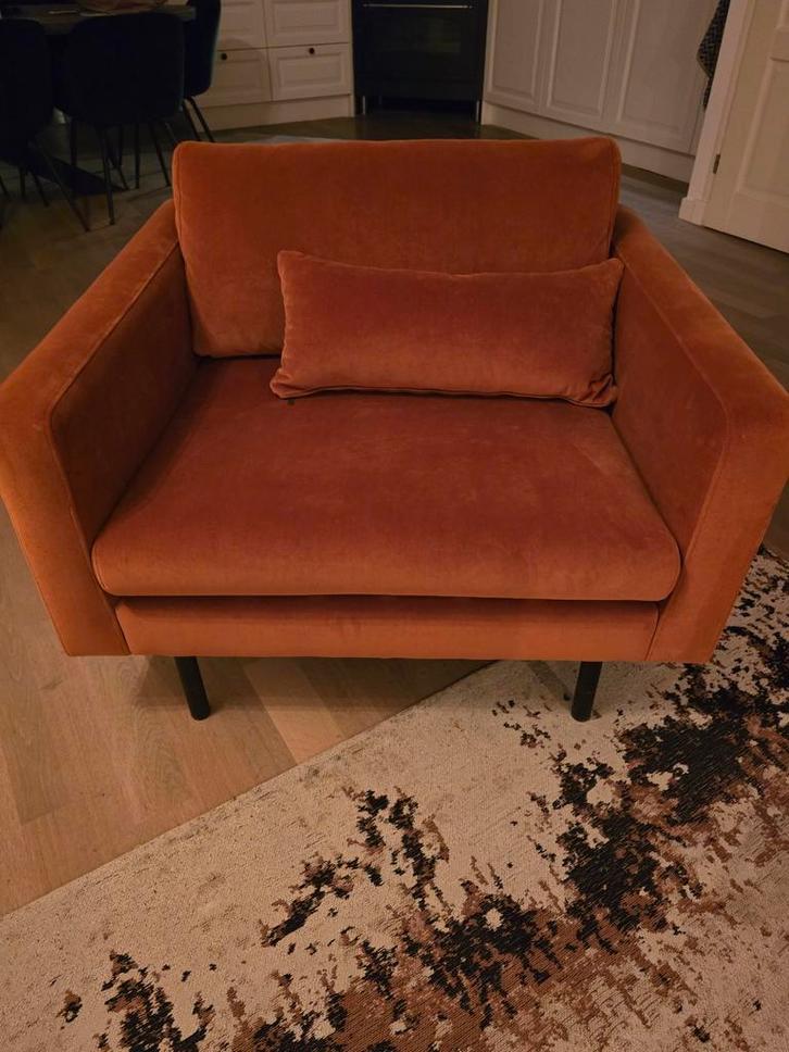 Roestkleurige/terracotta loveseat wehkamp zgan!, Huis en Inrichting, Fauteuils, Zo goed als nieuw, Stof, 125 cm of meer, 75 tot 100 cm
