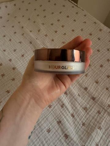 Setting powder hourglass veil beschikbaar voor biedingen