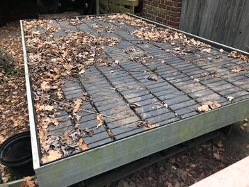 Kweektafel beschikbaar voor biedingen