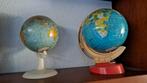 Twee Vintage Wereldbollen - 18 & 22 cm, Huis en Inrichting, Woonaccessoires | Wereldbollen, Ophalen of Verzenden, Gebruikt