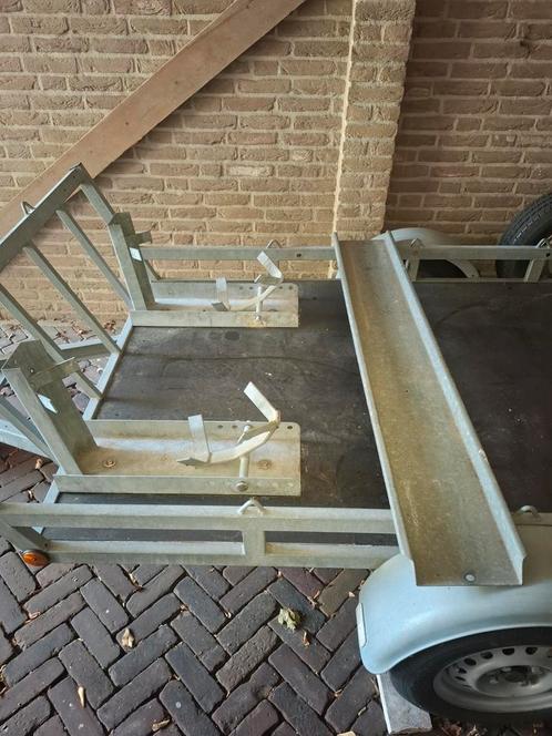 Oprijplaat en 2 wielklemmen voor op een aanhanger., Auto diversen, Aanhangwagen-onderdelen, Gebruikt, Ophalen