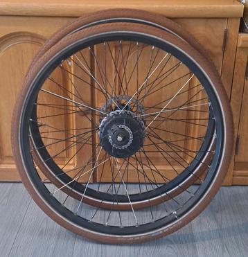 Qwic MN380 Premium Wielen Set beschikbaar voor biedingen