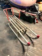 Houten slee met rode beugel, Ophalen, Gebruikt