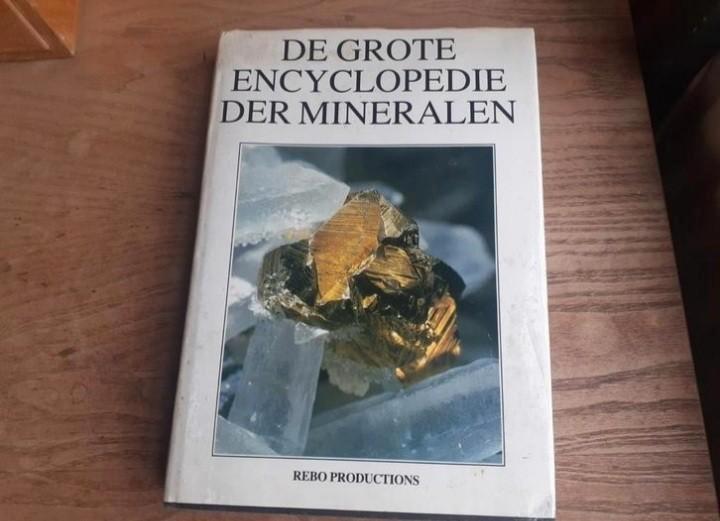 Grote encyclopedie der mineralen 1986 1987, Verzamelen, Mineralen en Fossielen, Mineraal, Ophalen of Verzenden