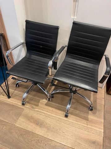 2 Zwarte Bureaustoelen beschikbaar voor biedingen