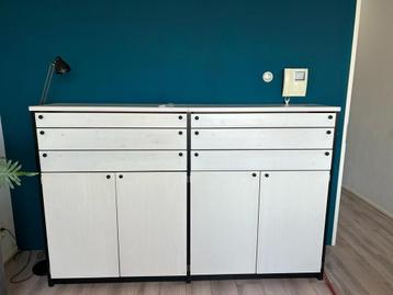 2 Witte  dressoirs 40x100x130 met laden en legplanken beschikbaar voor biedingen