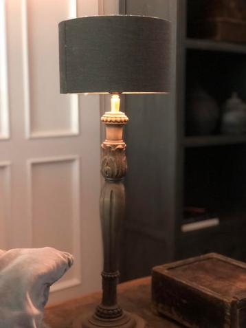 Oosterse houtgestoken tafel lamp zonder kap beschikbaar voor biedingen