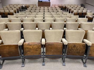 Theaterstoelen / Bioscoopstoelen vintage (nog maar 2 dagen) beschikbaar voor biedingen