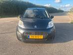 Peugeot 107 1.0 12V E-vti 68PK 3DR 2012 Grijs, Voorwielaandrijving, 4 stoelen, Origineel Nederlands, Handgeschakeld