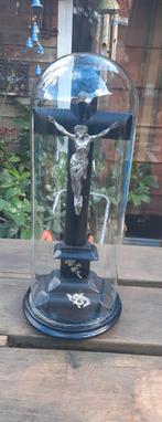 Antieke crucifix onder antieke gave stolp, Antiek en Kunst, Ophalen