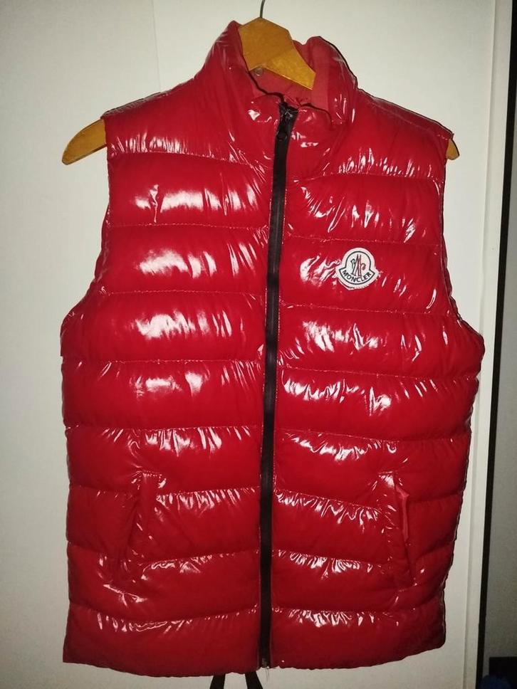 Moncler Rode Glanzende Bodywarmer, Kleding | Dames, Bodywarmers, Zo goed als nieuw, Maat 38/40 (M), Rood, Ophalen of Verzenden