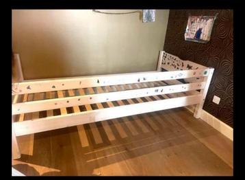 Bed 200x90 met lattenbodem zonder matras en stickers