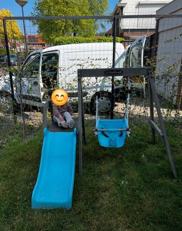 Houten speeltoestel, schommel en glijbaan beschikbaar voor biedingen
