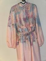 Pastel Jurk met Riem - Maat S, Kleding | Dames, Jurken, Ophalen of Verzenden, Knielengte, Roze, Maat 36 (S)