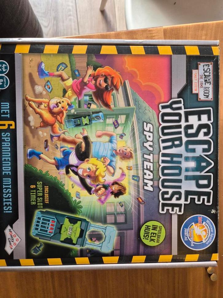 Escape Your House Spy Team - Spannend!, Hobby en Vrije tijd, Gezelschapsspellen | Bordspellen, Zo goed als nieuw, Drie of vier spelers