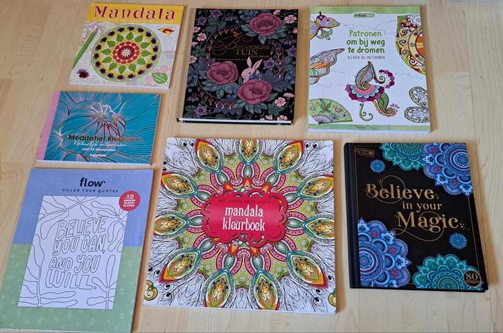 Kleurboeken / coloring books, Hobby en Vrije tijd, Tekenen, Zo goed als nieuw, Ophalen of Verzenden