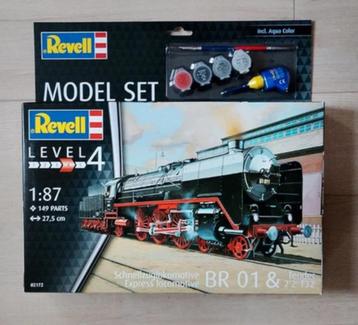 1:87 Revell BR 01 stoomlocomotief en tender modelbouw kit beschikbaar voor biedingen