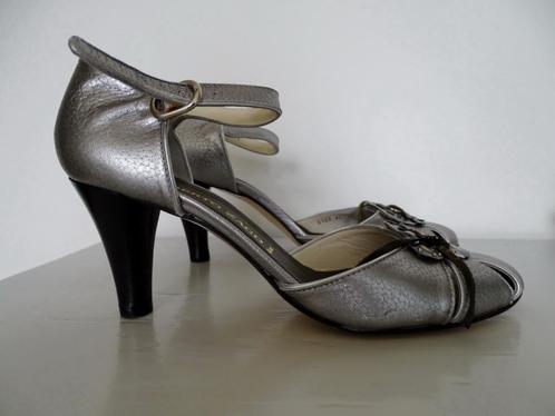 Zilverkleurige leren pumps van het merk Alberto Zago, Kleding | Dames, Schoenen, Zo goed als nieuw, Pumps, Overige kleuren, Ophalen of Verzenden
