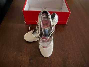 By xxx pumps trouwschoenen/ dans maat 36 beschikbaar voor biedingen
