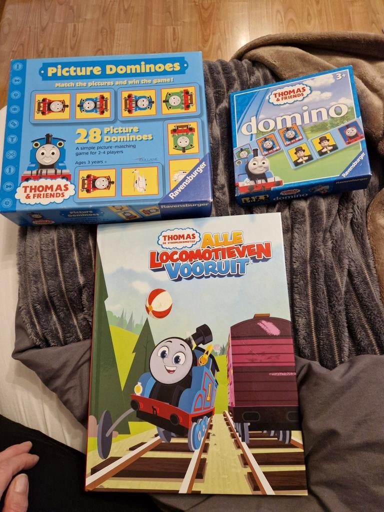 Thomas de trein boek, memory en domino spel, Boeken, Ophalen of Verzenden, Zo goed als nieuw, Onbekend, 3 tot 4 jaar