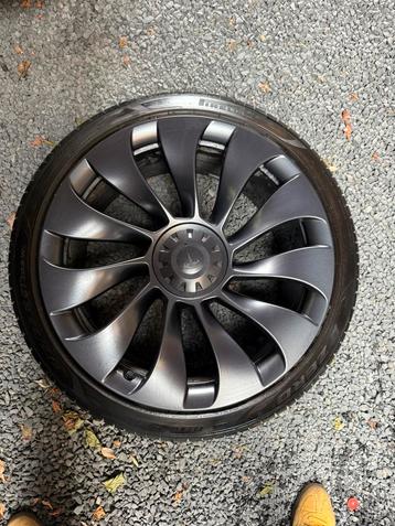 Originele Tesla model y 21” Uberturbine velgen incl pirelli beschikbaar voor biedingen