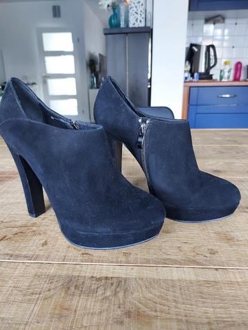 Jones Bootmaker plateau pump van zwart suède maat 38 beschikbaar voor biedingen