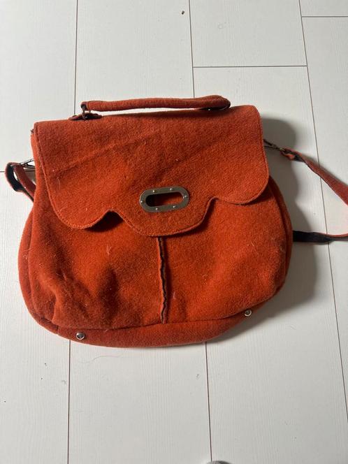 Oranje Vilten Schoudertas, Sieraden, Tassen en Uiterlijk, Tassen | Damestassen, Gebruikt, Schoudertasje, Oranje, Ophalen of Verzenden