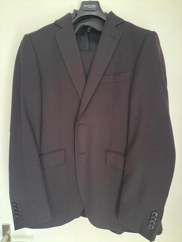 Heren kostuum maat 48 beschikbaar voor biedingen