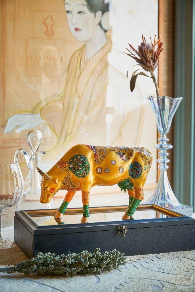 Nieuw Cow Parade koe Klimt Kow large gratis verzending., Antiek en Kunst, Kunst | Designobjecten, Ophalen of Verzenden