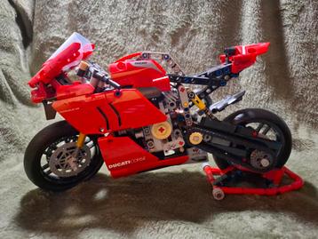 LEGO Technic Ducati Panigale V4 R - Compleet beschikbaar voor biedingen