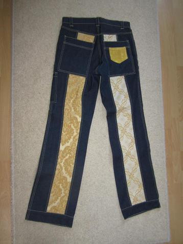 Prachtige jeans met goudbrokaat beschikbaar voor biedingen