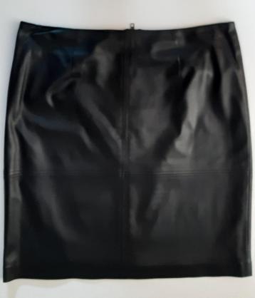 Echt leren korte rok. Zwart . Maar 40 Merk is Comma beschikbaar voor biedingen