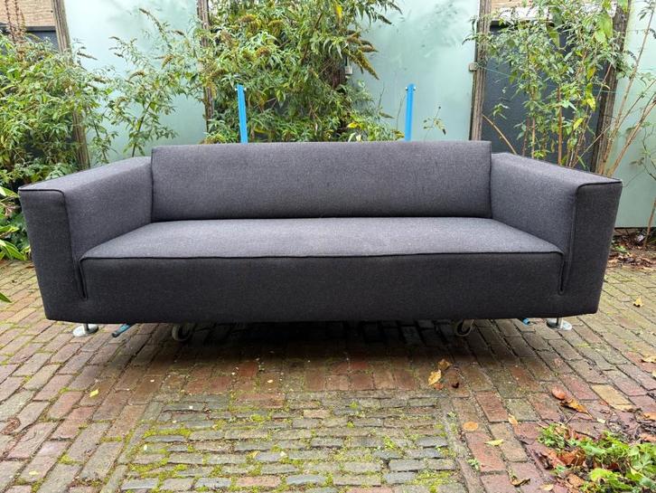 Design on Stock Bloq Bank Antraciet grijs zeer mooie staat, Huis en Inrichting, Banken | Bankstellen, Zo goed als nieuw, Rechte bank