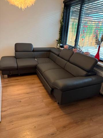 Gratis hoekbank met slaapfunctie, luxe kunstleer beschikbaar voor biedingen