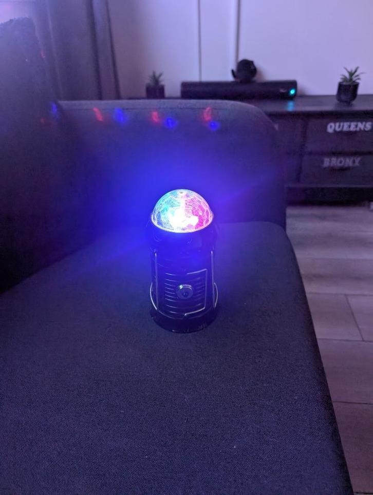 Camping, disco-lamp (Lantaarn). Nieuw !, Hobby en Vrije tijd, Feestartikelen, Nieuw, Overige typen, Verjaardag, Ophalen of Verzenden