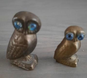 2 messing miniatuur uiltjes beschikbaar voor biedingen