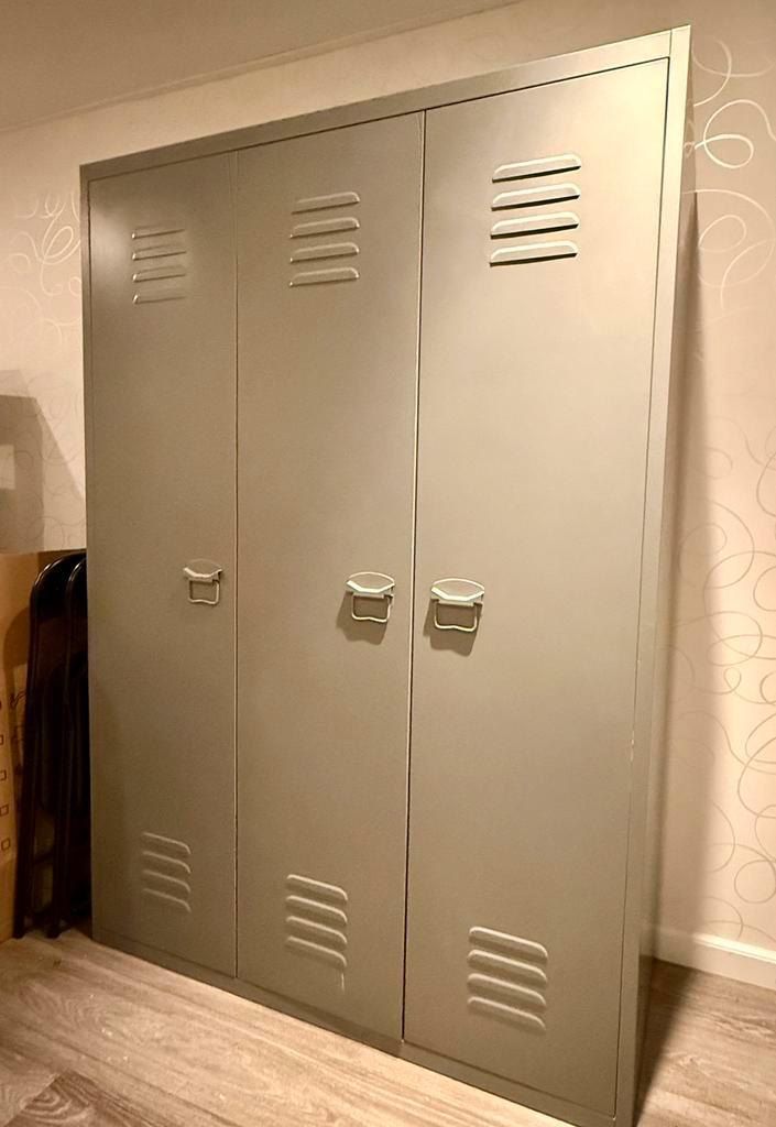 Metalen kast - locker - grijs, Huis en Inrichting, Kasten | Lockerkasten, Gebruikt, Ophalen