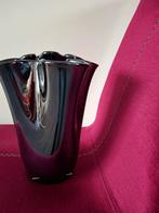 Vaas ,zwart ,golvend., Huis en Inrichting, Woonaccessoires | Vazen, Ophalen of Verzenden, Zwart, Glas, Minder dan 50 cm